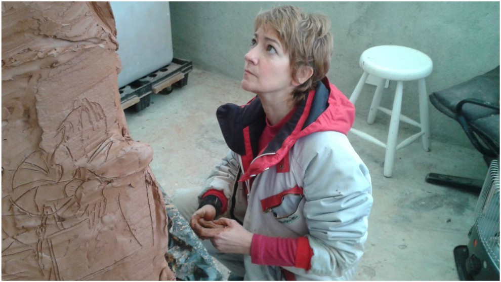 Alicia Huertas making a sculpture during one of her previous projects.