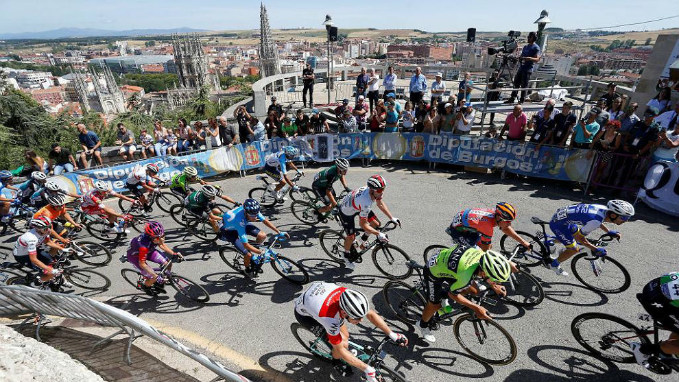 El pelotn de la reciente Vuelta a Burgos en el Alto del Castillo,...