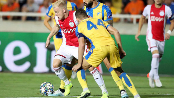 Van de Beek against APOEL