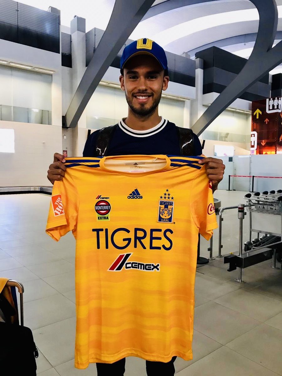 Diego Reyes llega a Monterrey para firmar con Tigres