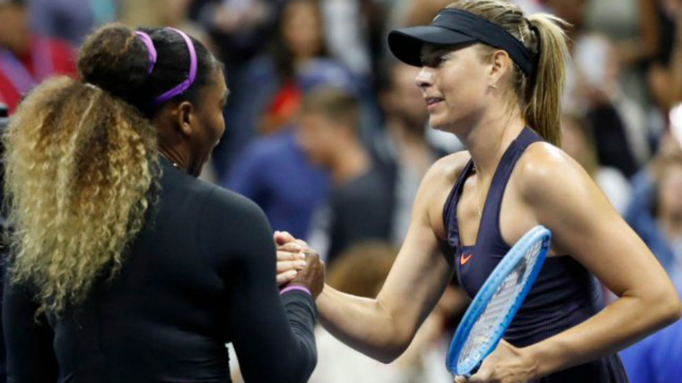 Serena se saluda con Sharapova