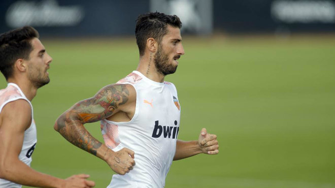 Cristiano Piccini during a training session with Valencia.