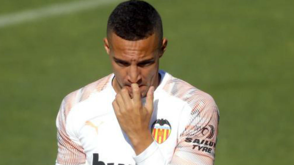 Rodrigo, en un entrenamiento del Valencia.