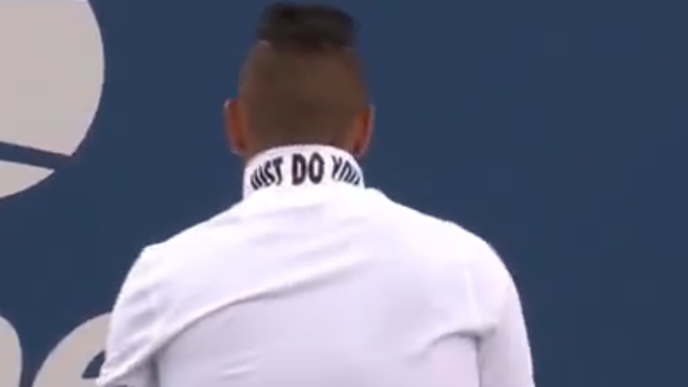 Kyrgios con su particular logo en su camiseta &apos;Just do you&apos;