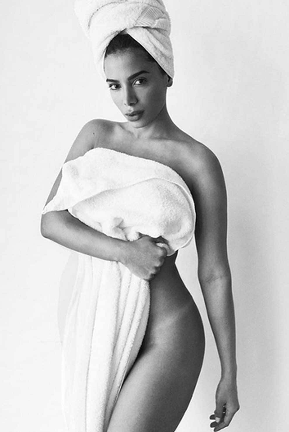 Desnudo de anitta para el towel series 150 de... MARCA.com