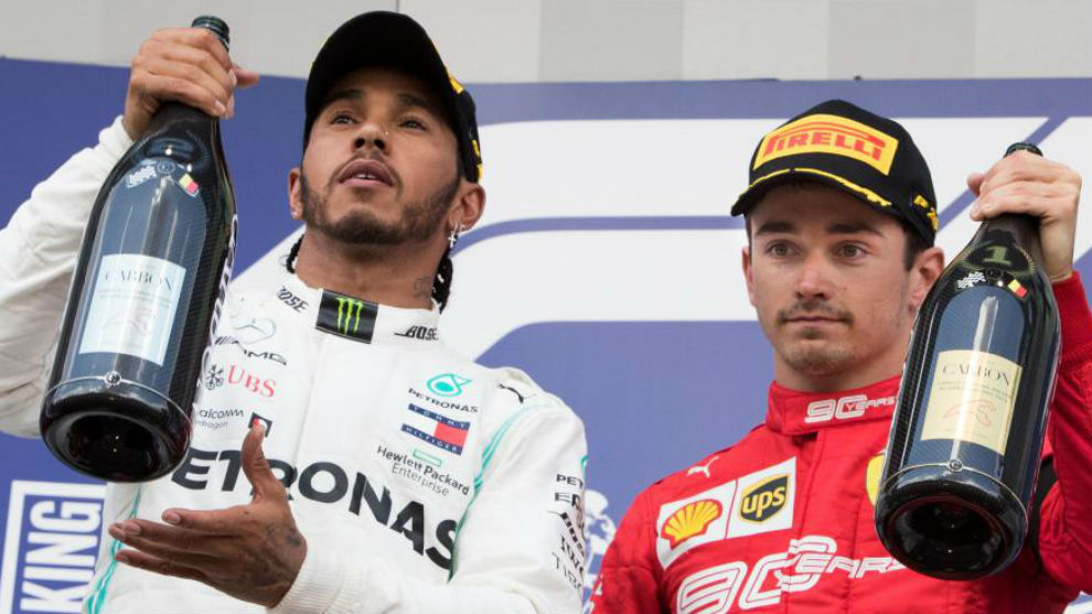 Hamilton y Leclerc, en el podio de Spa