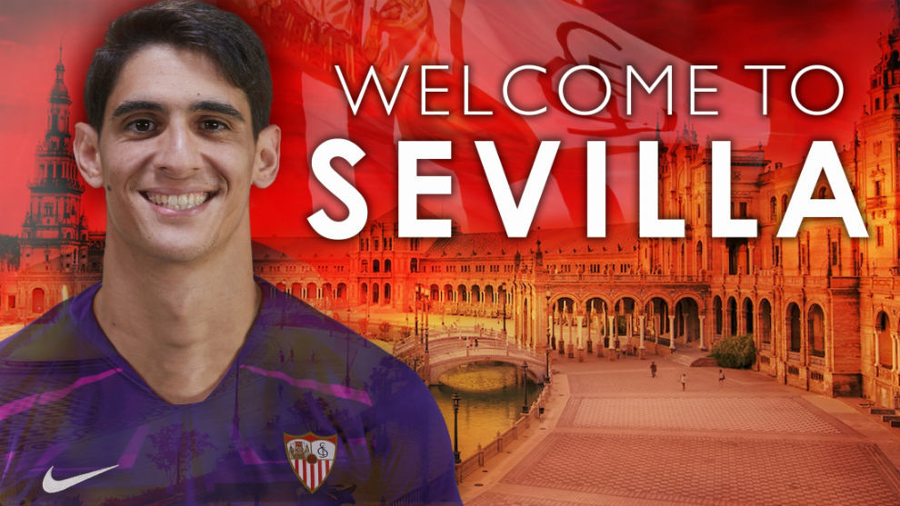Sevilla announce the signing of Girona goalkeeper Bono.