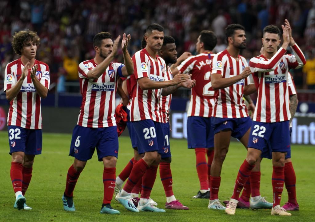 Los jugadores del Atltico de Madrid saludando a su aficin