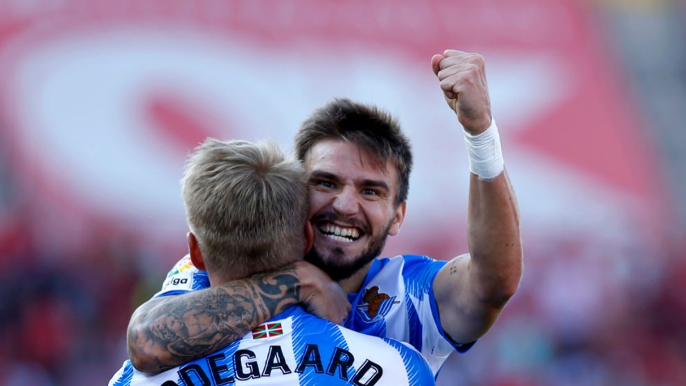 Portu celebra con Odegaard el gol del noruego en Son Moix a pase suyo.