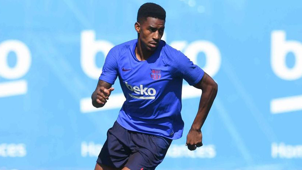 Junior Firpo during a Barcelona training session.