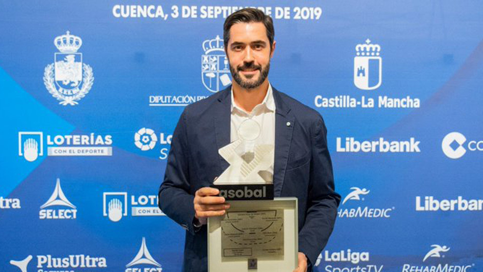 Ral Entrerros recibi el premio como &apos;Mejor Central&apos; y MVP de la...