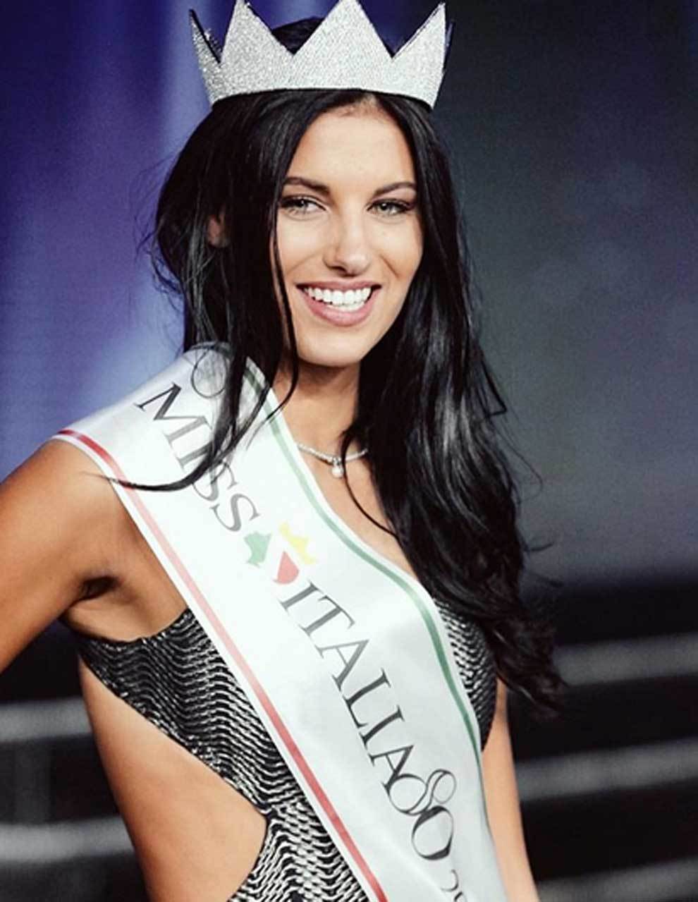 Photos: Carolina Stramare is crowned Miss Italy 2019 - Foto 2 de 11 | MARCA  English