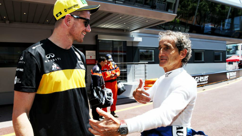 Prost y Hulkenberg charlan durante el GP de Mónaco 2018.