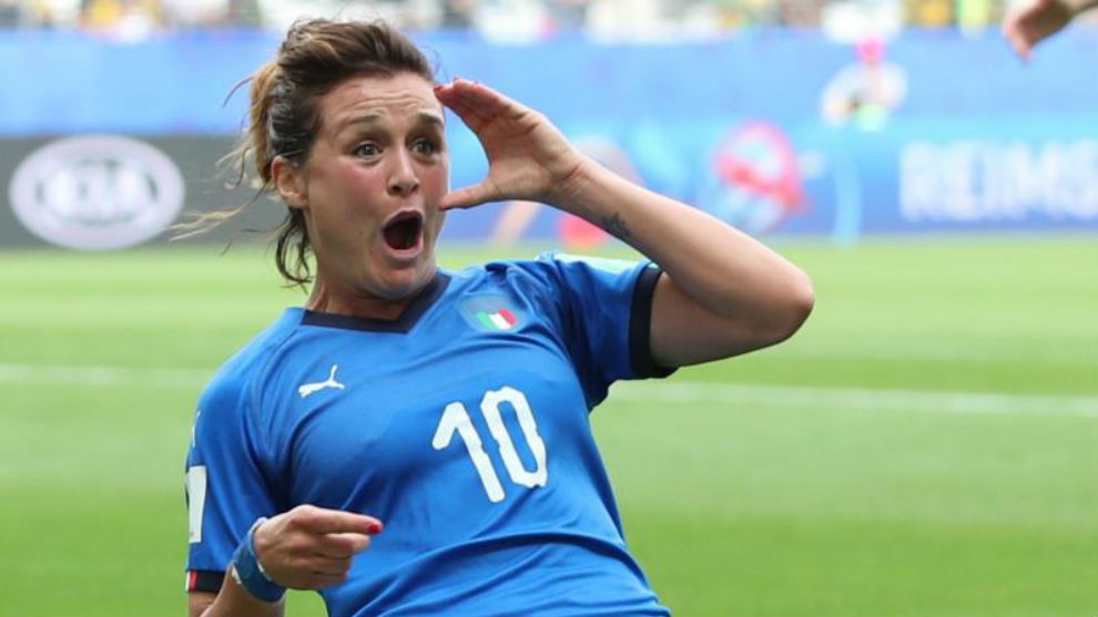 Cristiana Girelli celebra un gol en el Mundial de Francia.