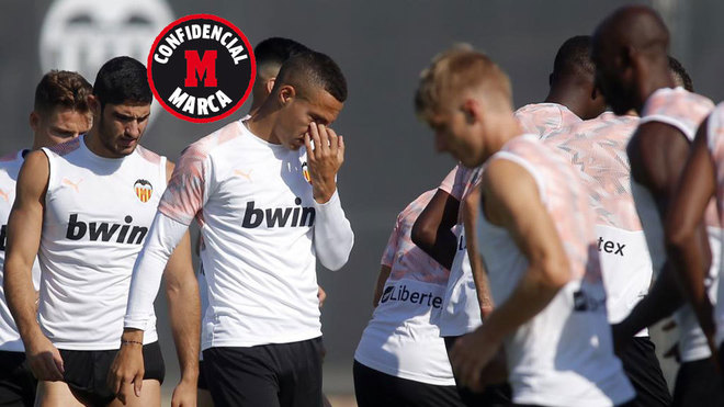 Los jugadores del Valencia, en un entrenamiento.