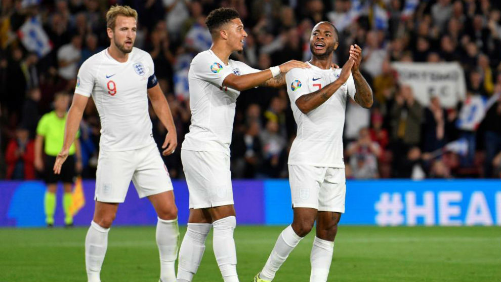 Los jugadores de Inglaterra celebran un gol.