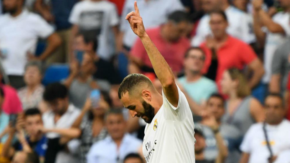 Benzema celebra un gol esta temporada con el Real Madrid.