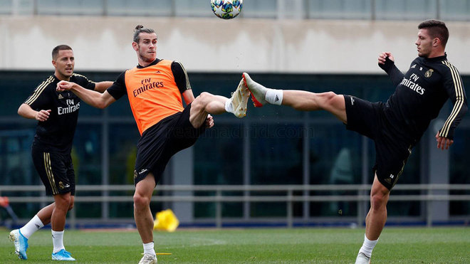 Gareth Bale, Hazard y Jovic, durante el entrenamiento.