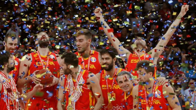 Los jugadores de Espaa en la celebracion como campeones del Mundo de...