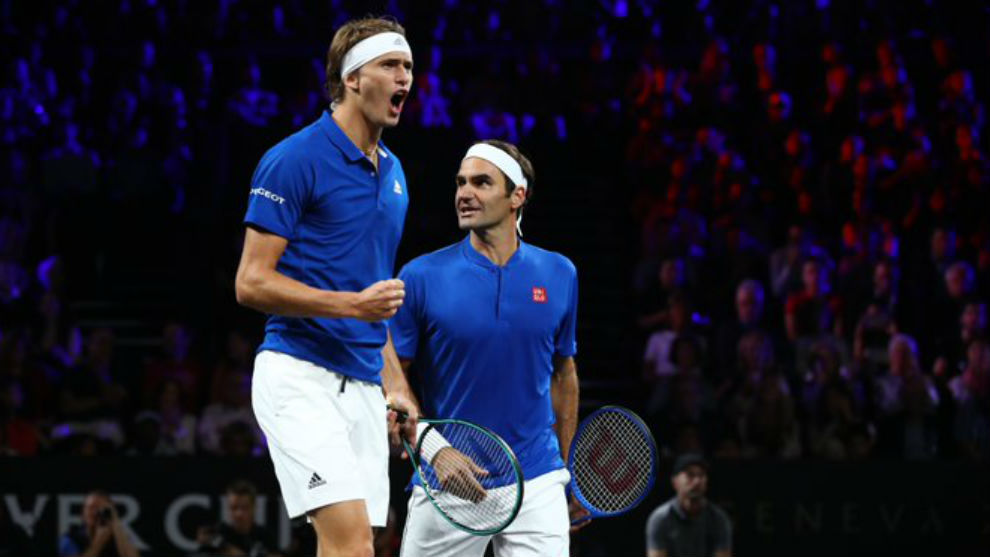 Zverev y Federer celebran un punto