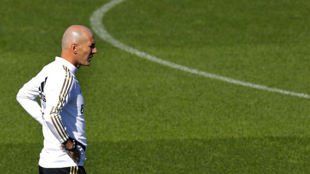 Zidane, en el entrenamiento del Real Madrid en Valdebebas.