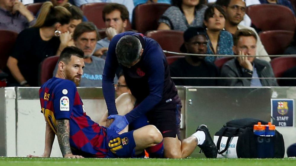 Messi atendido tras su lesion