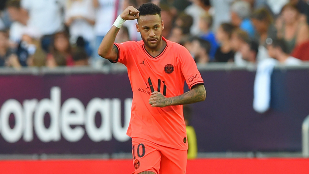 Neymar celebra el tanto anotado al Girondins
