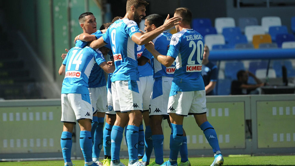 El Npoles celebra uno de los goles marcados al Brescia