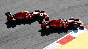 Vettel, por delante de Leclerc en Sochi.