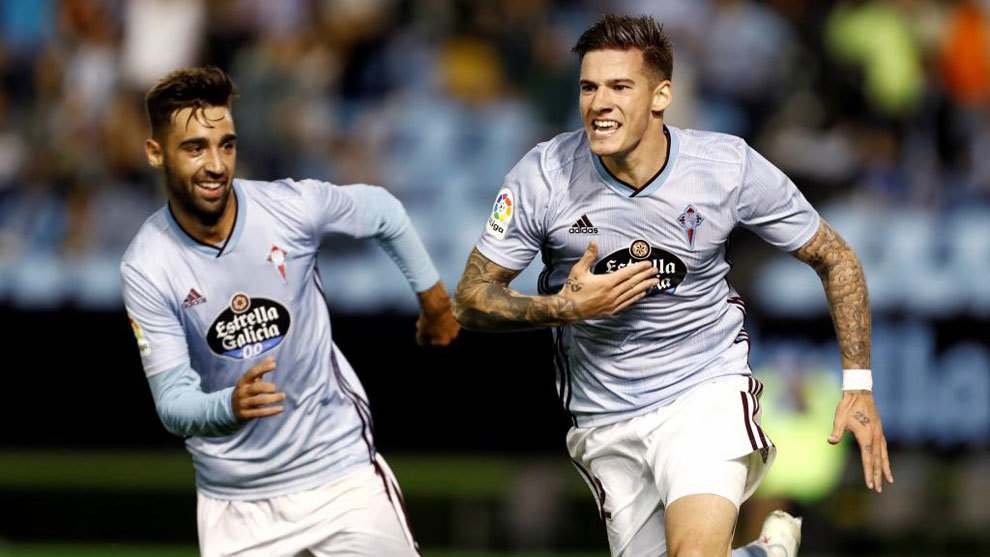 Santi Mina, celebra su gol ante el Espanyol en el estadio de...