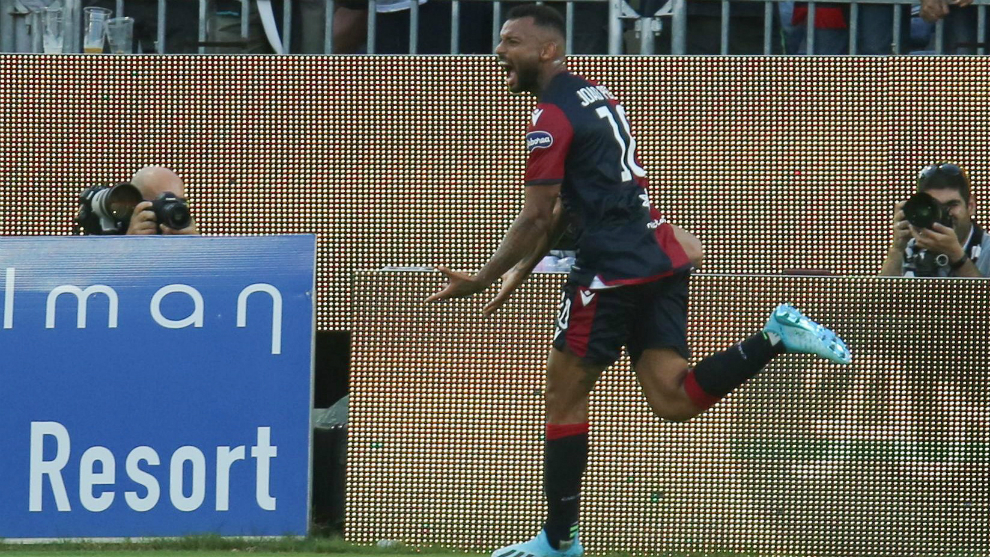 Joao Pedro celebra un gol con el Cagliari