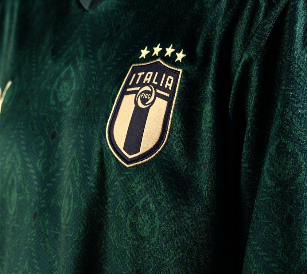 Italia recupera el 'verde' de 1954 en la camiseta nacional 'renacentista'  de Puma