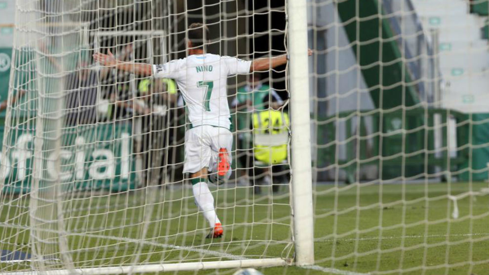 Nino celebra su gol al Rayo