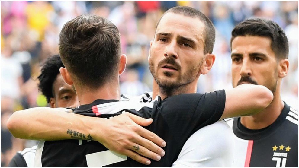 Bonucci felicita a Pjanic tras un gol a la SPAL.