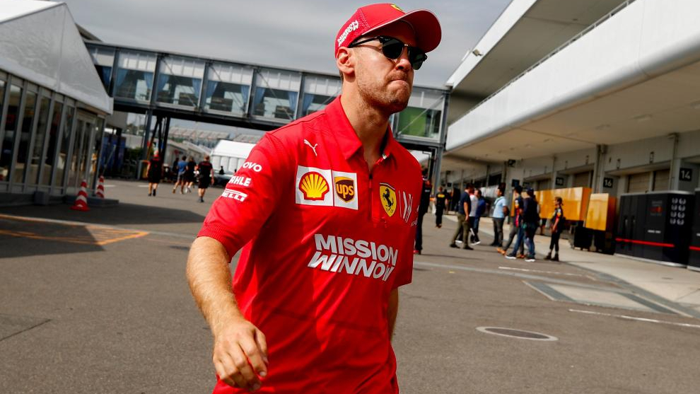 Sebastian Vettel llegando al &apos;paddock&apos; de Suzuka.
