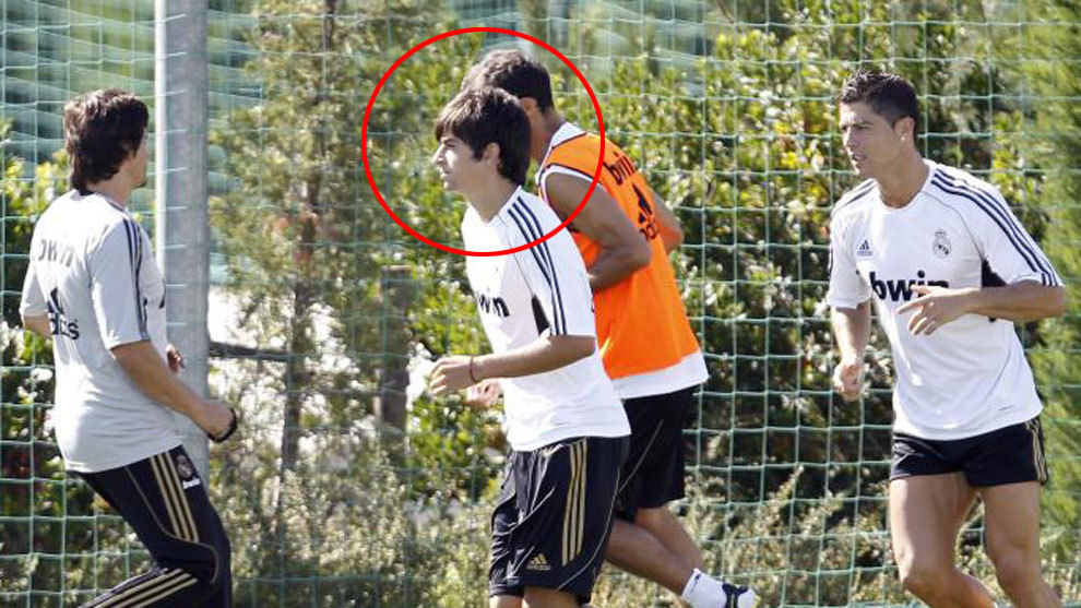 Enzo Zidane, con Cristiano en el entrenamiento en 2011.
