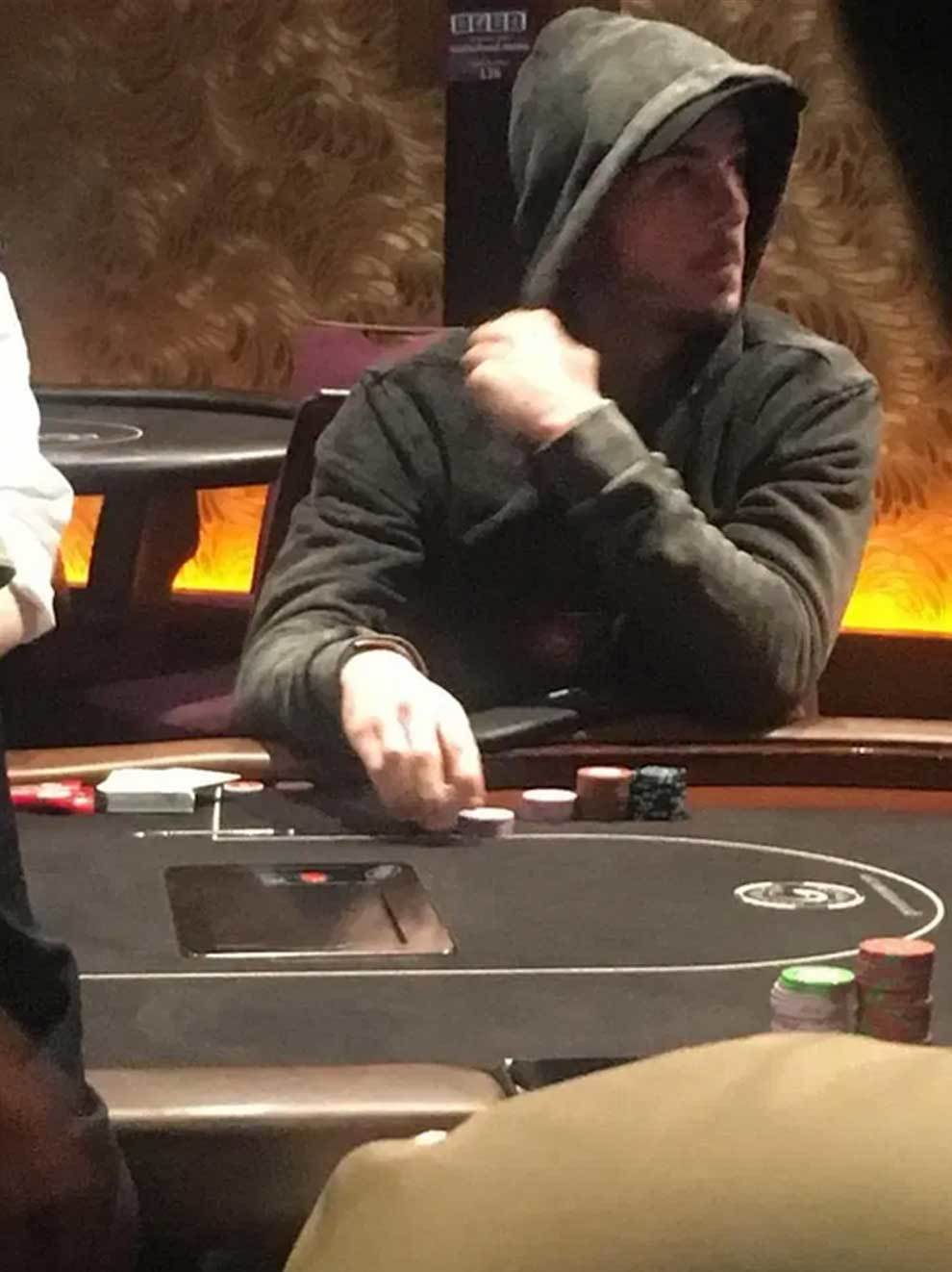 James Maddison (Leicester) fue pillado jugando al pker en un casino...