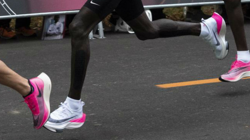 Atletismo: El prototipo de la zapatilla de Kipchoge abre el debate ...