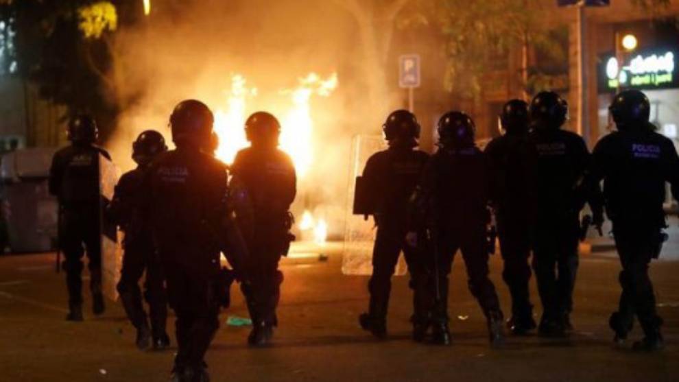 Disturbios en Barcelona Las impactantes imágenes de los CDR intentando
