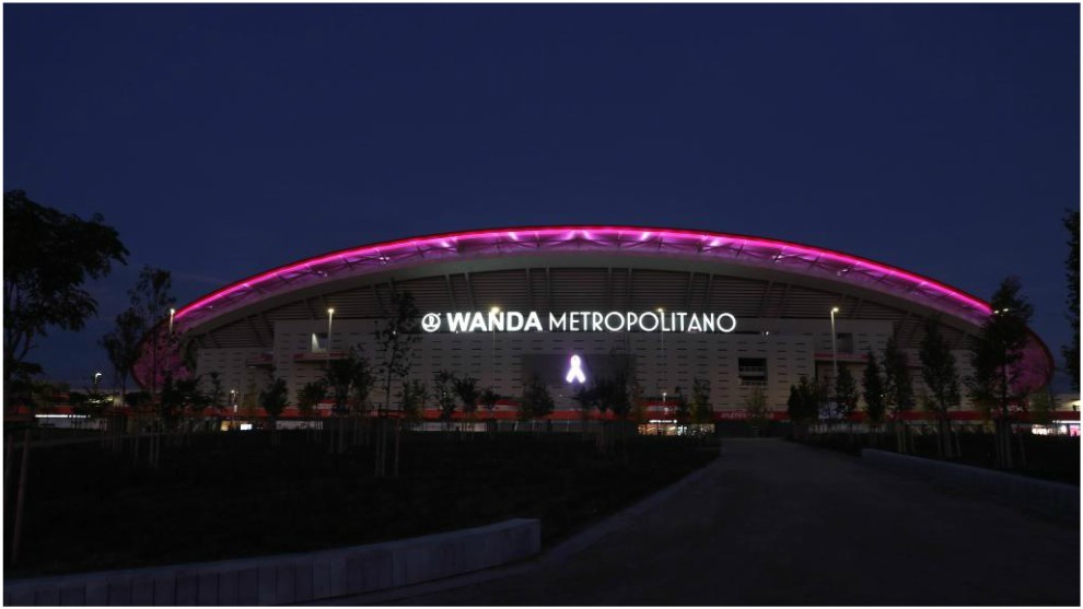 Aspecto del Wanda Metropolitano, teido de rosa