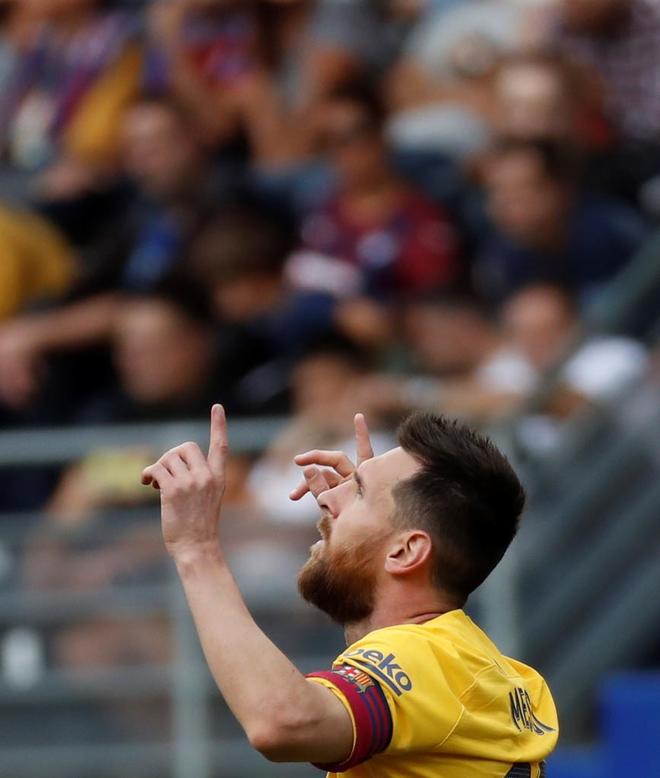 Messi festeja su gol.