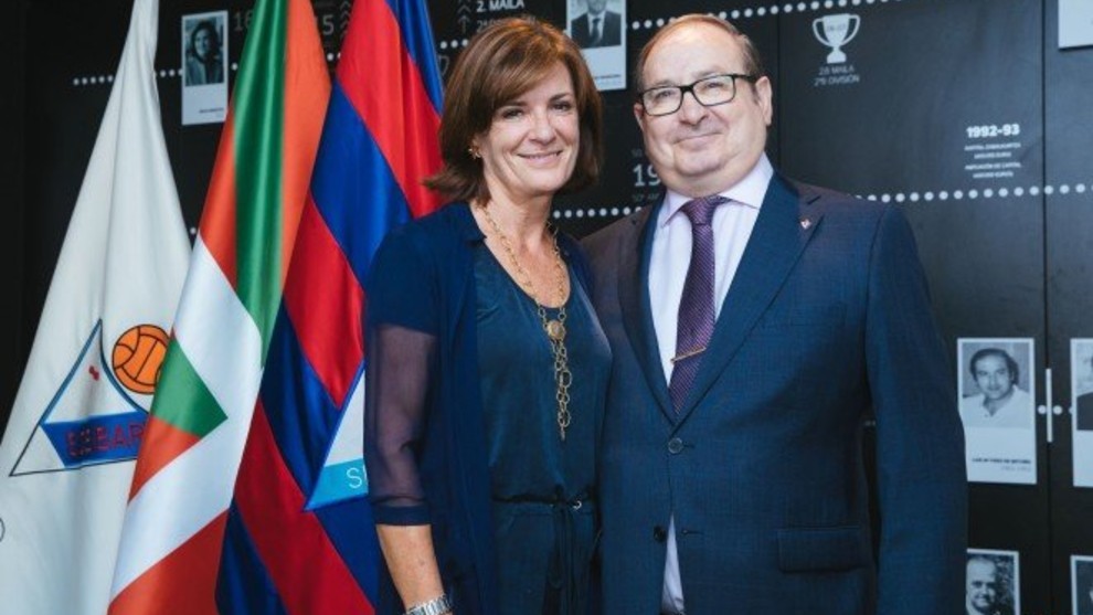 Amaia Gorostiza, presidenta del Eibar, junto a Jos Luis Mardaras.