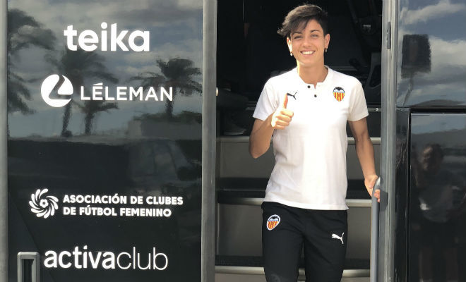 Carol Frez durante un desplazamiento del Valencia esta temporada.