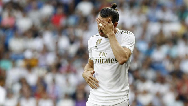 Gareth Bale se lamenta en un partido.