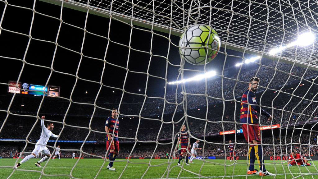 Imagen de un gol del Real Madrid en un Clásico celebrado en el Camp...
