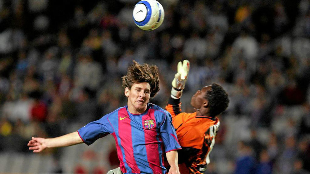Con 17 aos, Messi debutaba en partido oficial contra el Espanyol.