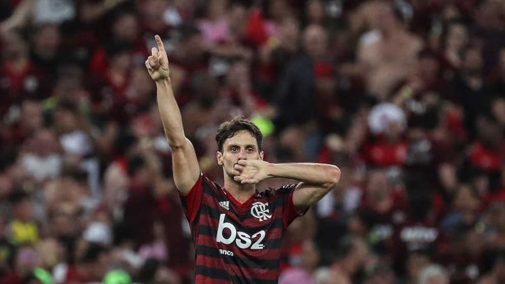 Rodrigo Caio celebrates his goal against Gremio