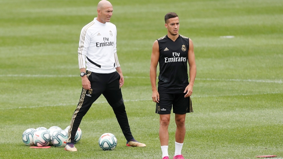 Zidane with Lucas Vazquez during training