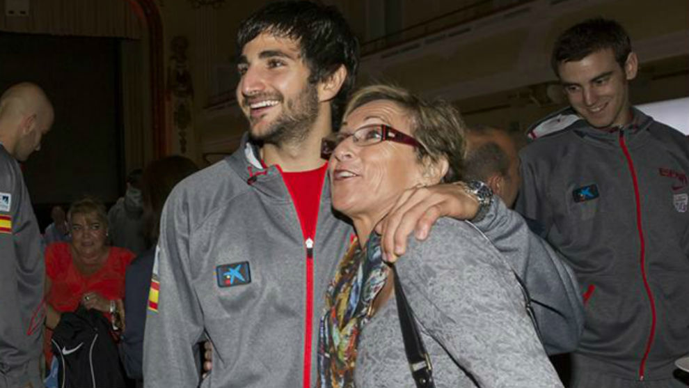 Tona Vives, con su hijo Ricky, en un acto de la Seleccin en 2013.