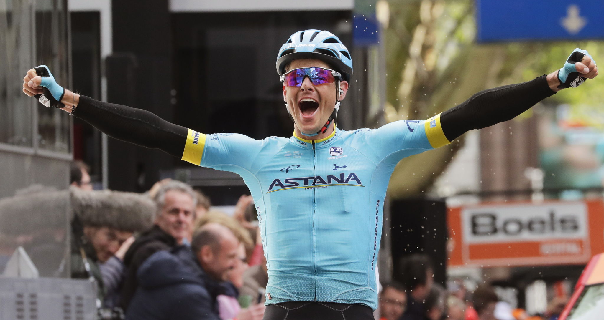 Liege (Belgium), 28/04/2019.- Danish rider Jakob <HIT>Fuglsang</HIT> of the Astana Pro Team celebrates while crossing the finish line to win the Liege Bastogne Liege one day classic cycling race in Liege, Belgium, 28 April 2019. (Ciclismo, Bélgica, Lieja) EFE/EPA/JULIEN WARNAND